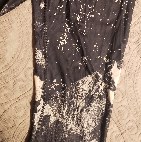 Victoria Sport Leggings - Picture 2 of 4